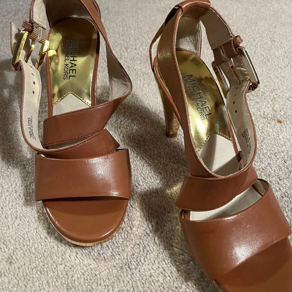 BRAND NEW MICHAEL KORS HIGH HEELS GOLD HEELS  VERY PRETTY